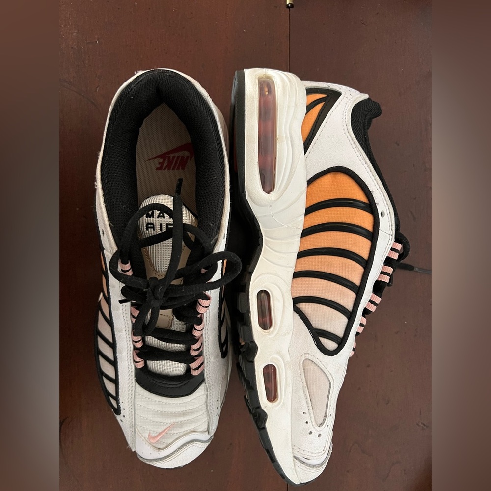 Nike Air Max 
Women's Shoes